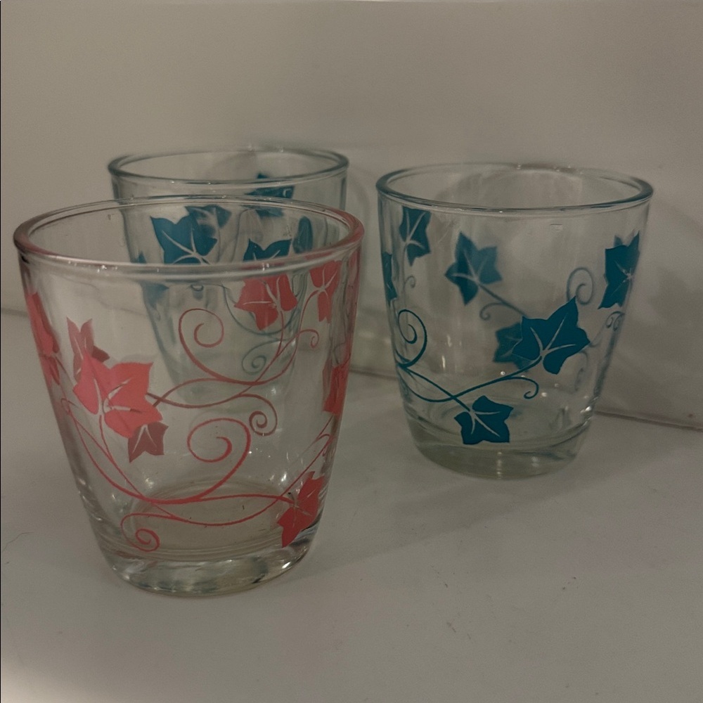 VINTAGE 60s Hazel-Atlas Sour Cream Glasses, Colorful Ivy Leaf Design MCM Glasses - Picture 2 of 3